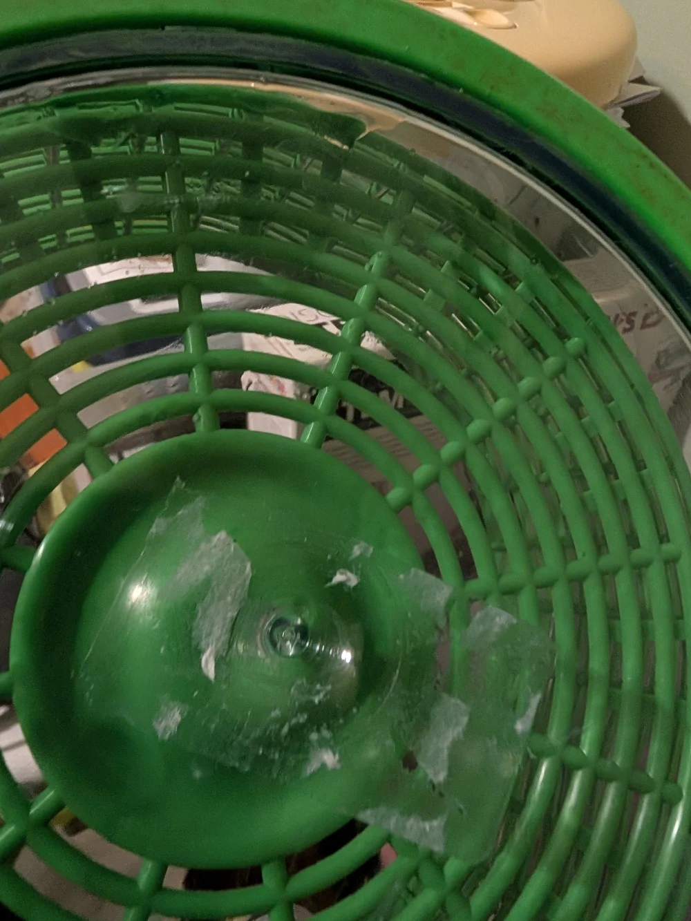 Green Farberware Manual Salad Spinner Bowl with Cream Lid